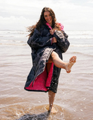 SimplySwim-Dryrobe-V3-L-LS-DA-B-CAM-P_6-black-camouflage-pink