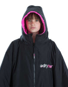 Dryrobe Childrens Advance Short Sleeve Robe - 5-9 yrs/Black/Pink - Close Up